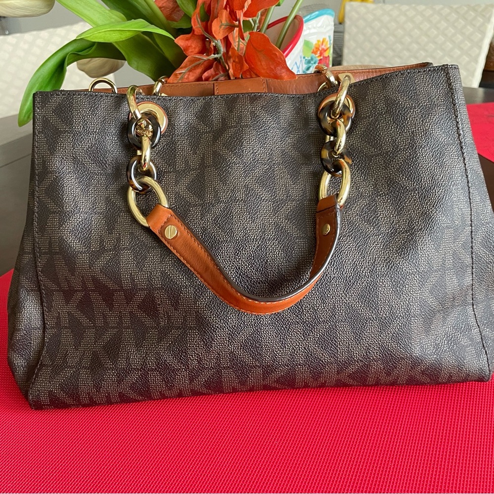 Michael kors satchel monogram - excellent used condition